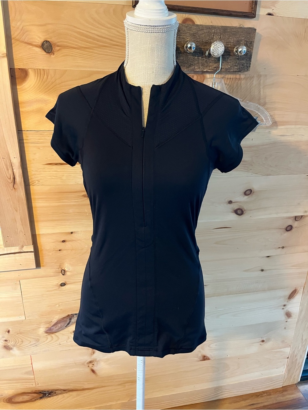 Lululemon Women's Black Cycling Jersey Top Half-Zip Pockets Logo Size 6